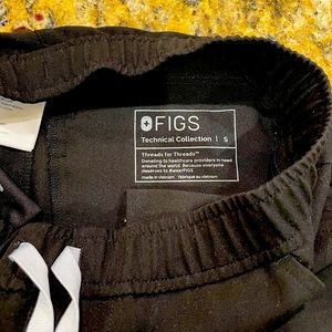 FIGS Tansen black jogger scrub pants, black